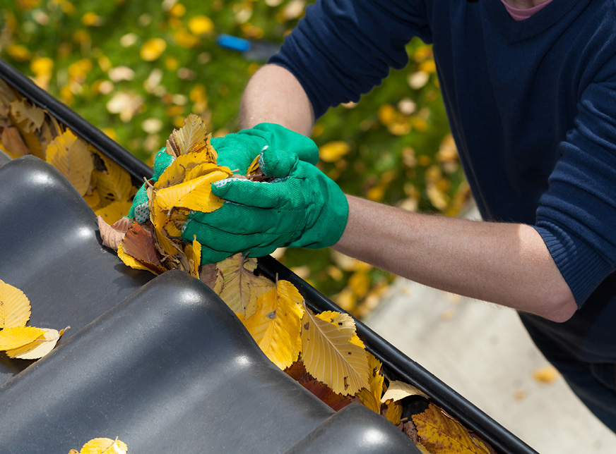 cleaning gutters